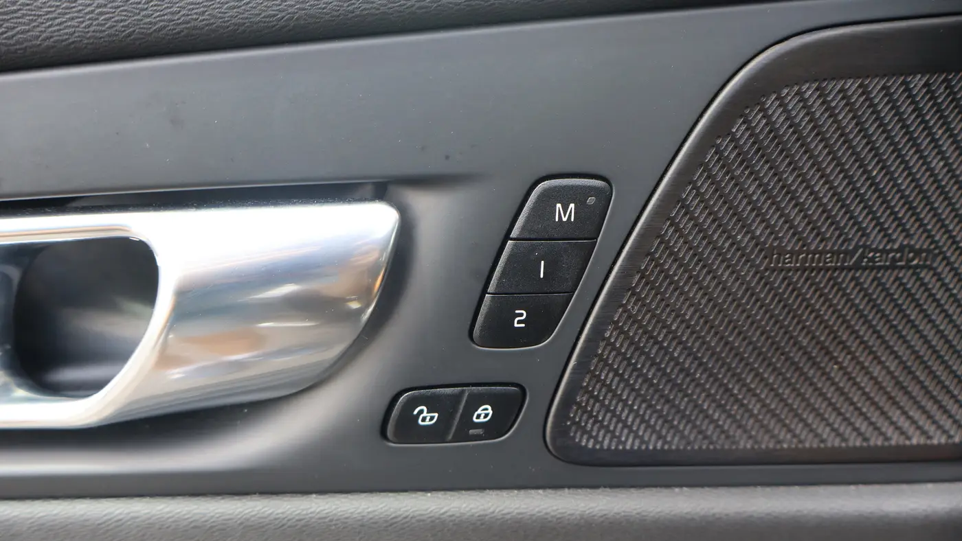 2022 Volvo XC60 B5 Inscription