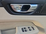 2022 XC60 Thumbnail 6