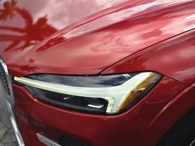 2022 Volvo XC60 - $26,990