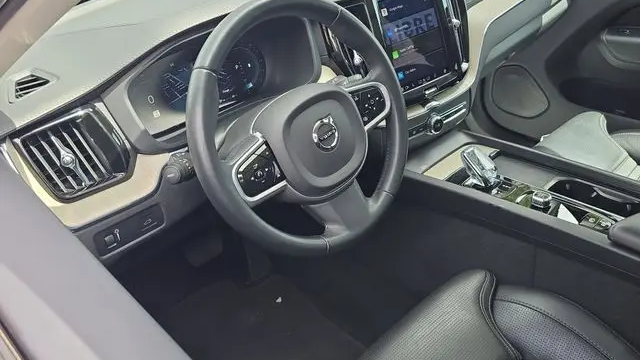 2022 Volvo XC60 B5 Inscription