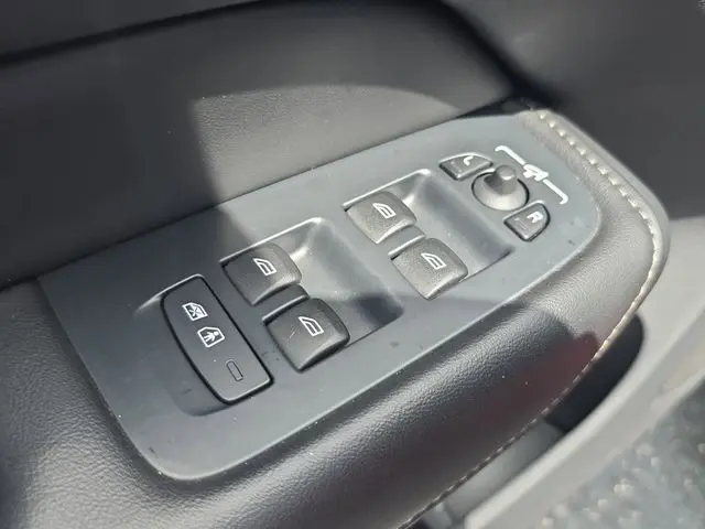 2022 Volvo XC60 - $26,990