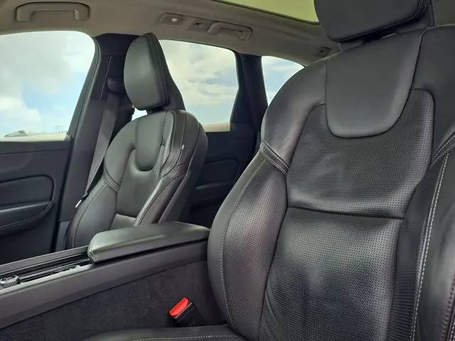 2022 Volvo XC60 - $26,990