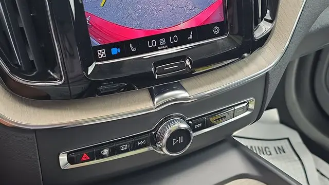 2022 Volvo XC60 B5 Inscription