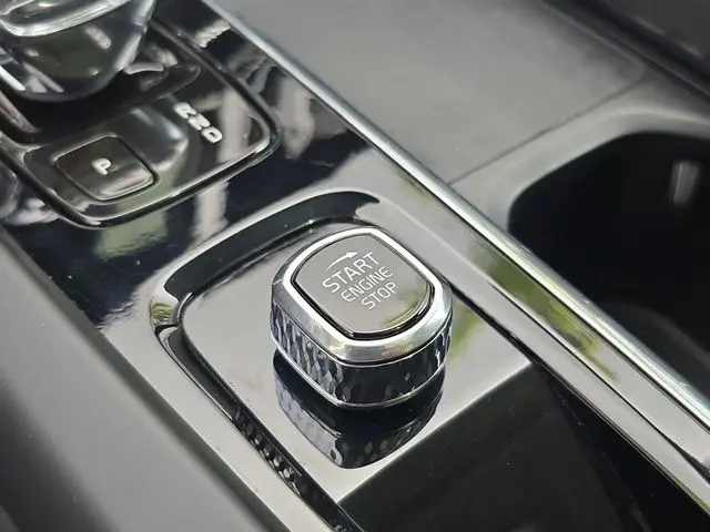 2022 Volvo XC60 - $26,990