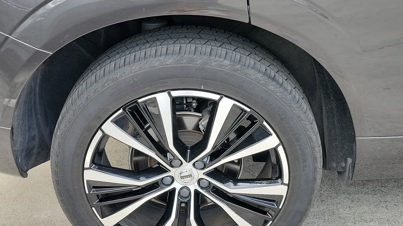 2023 Volvo XC60 B5 Plus Dark Theme