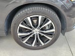 2023 XC60 Thumbnail 7