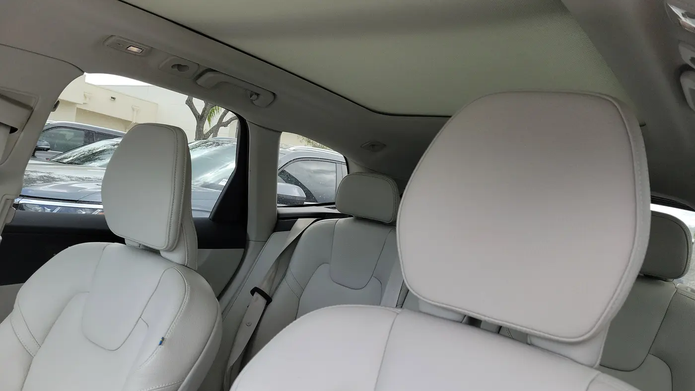2023 Volvo XC60 B5 Plus Dark Theme
