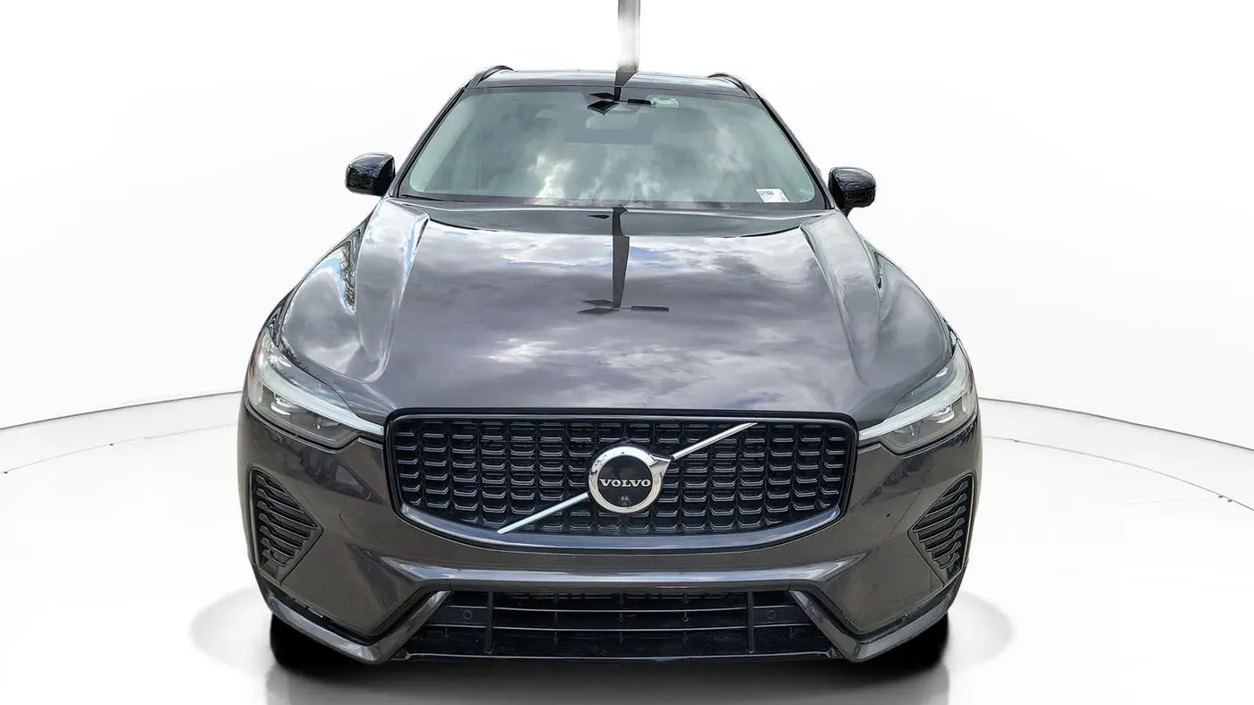 2023 Volvo XC60 B5 Plus Dark Theme
