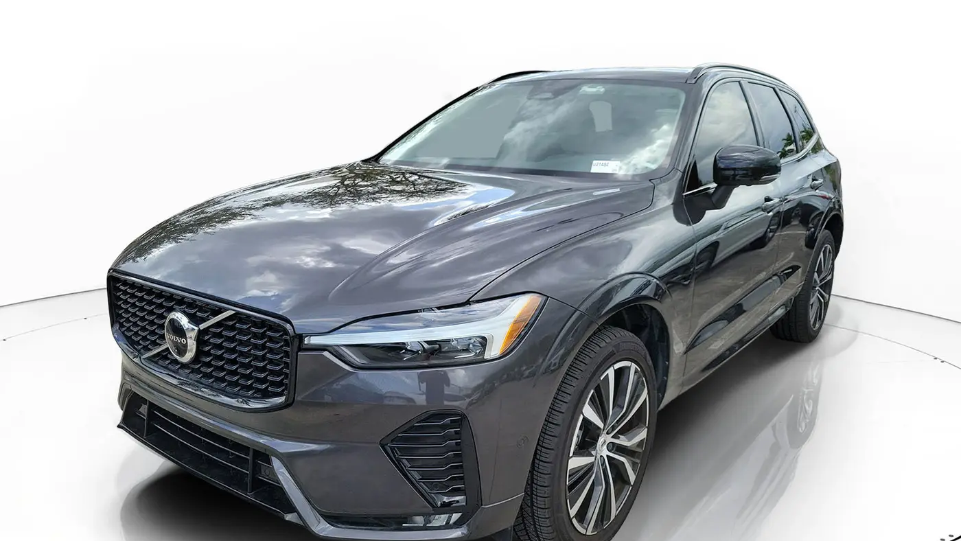 2023 Volvo XC60 B5 Plus Dark Theme