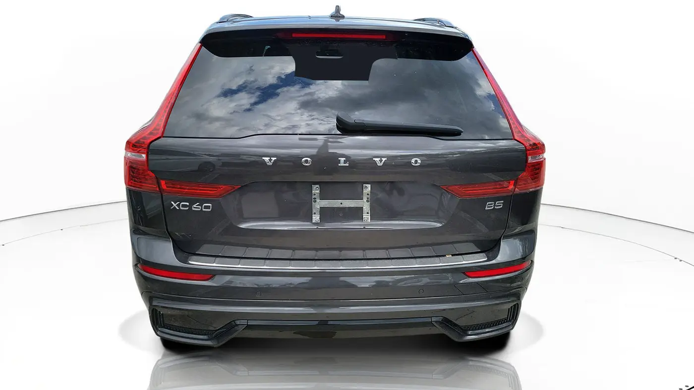 2023 Volvo XC60 B5 Plus Dark Theme