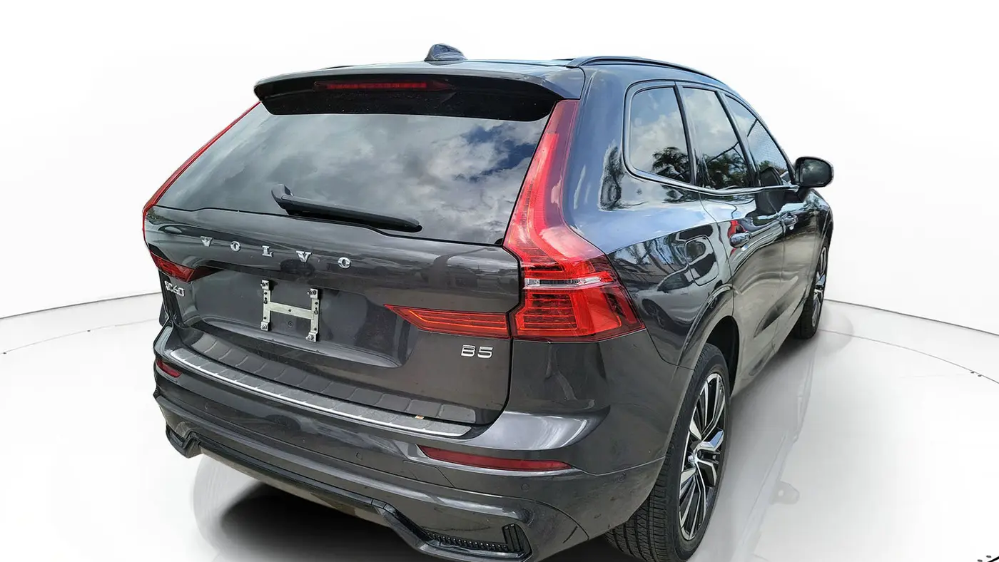 2023 Volvo XC60 B5 Plus Dark Theme