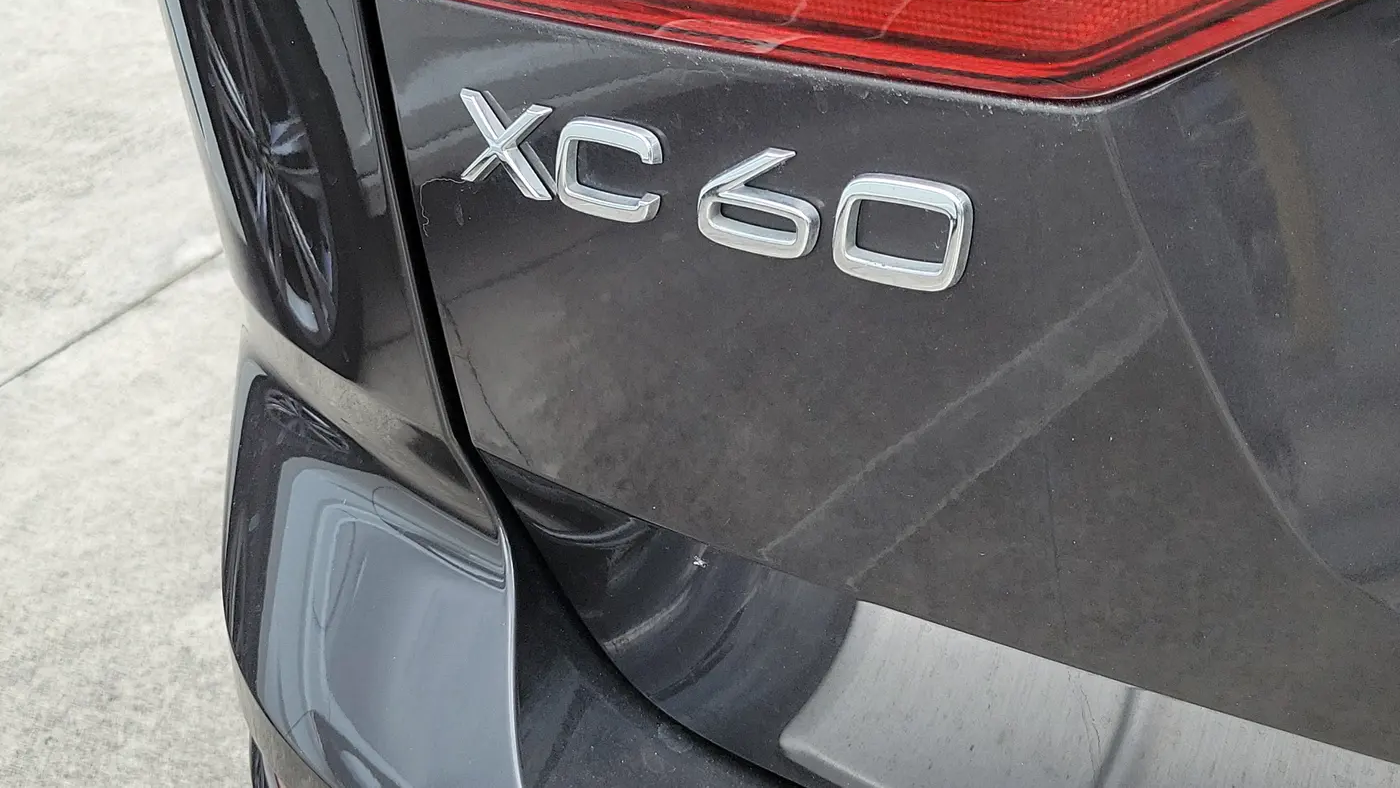 2023 Volvo XC60 B5 Plus Dark Theme