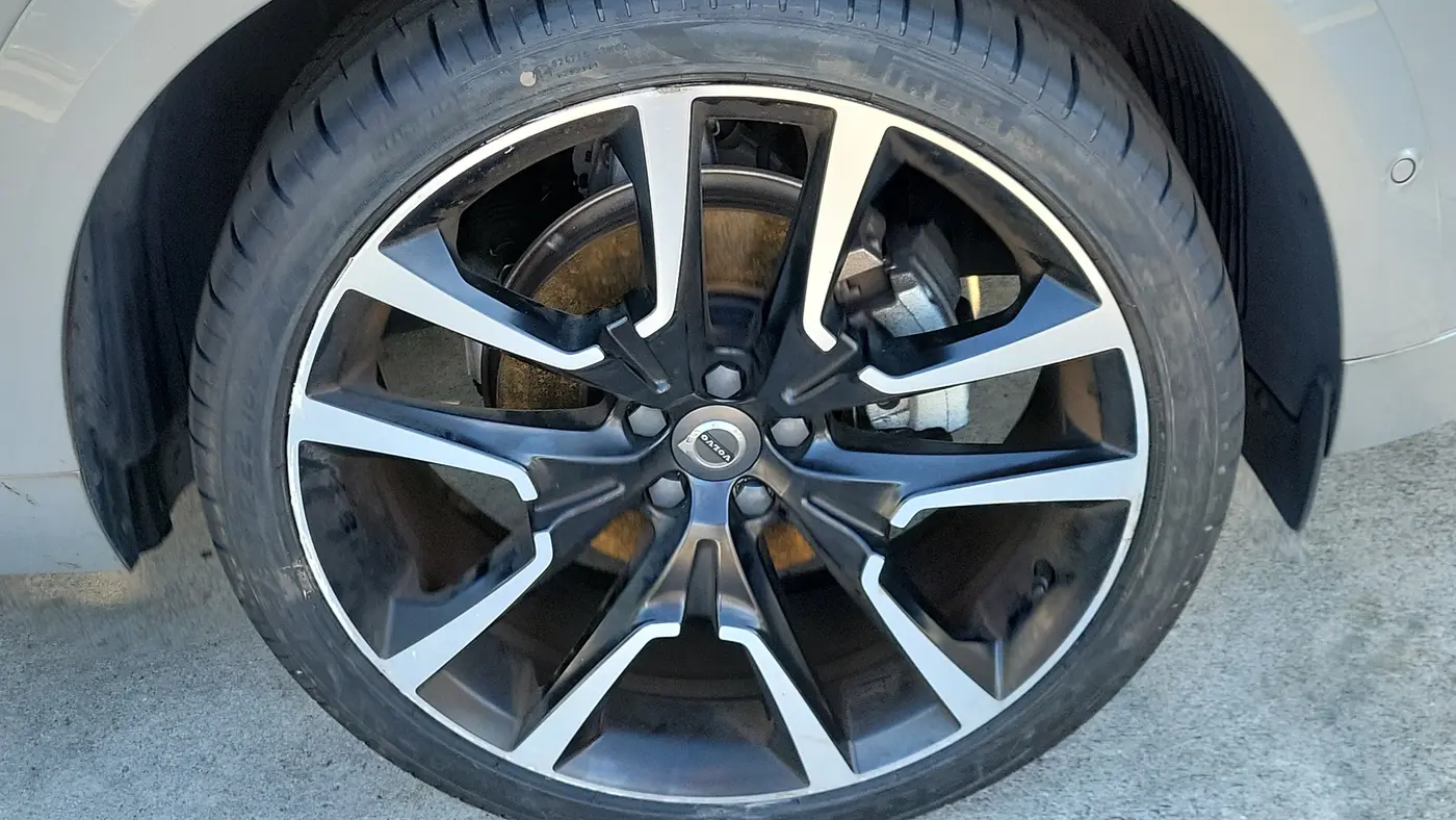 2023 Volvo XC60 B5 Ultimate Dark Theme