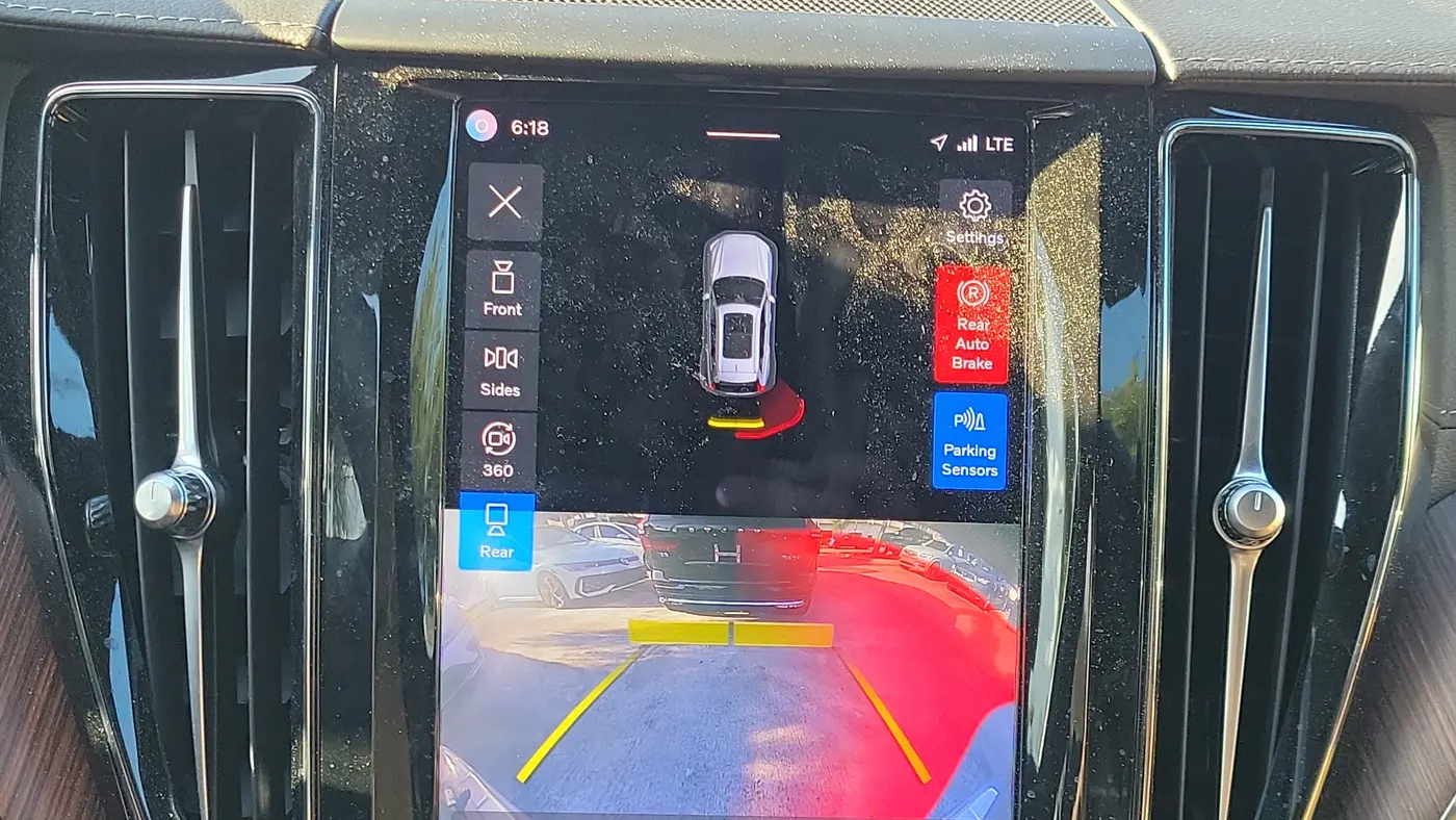 2023 Volvo XC60 B5 Ultimate Dark Theme