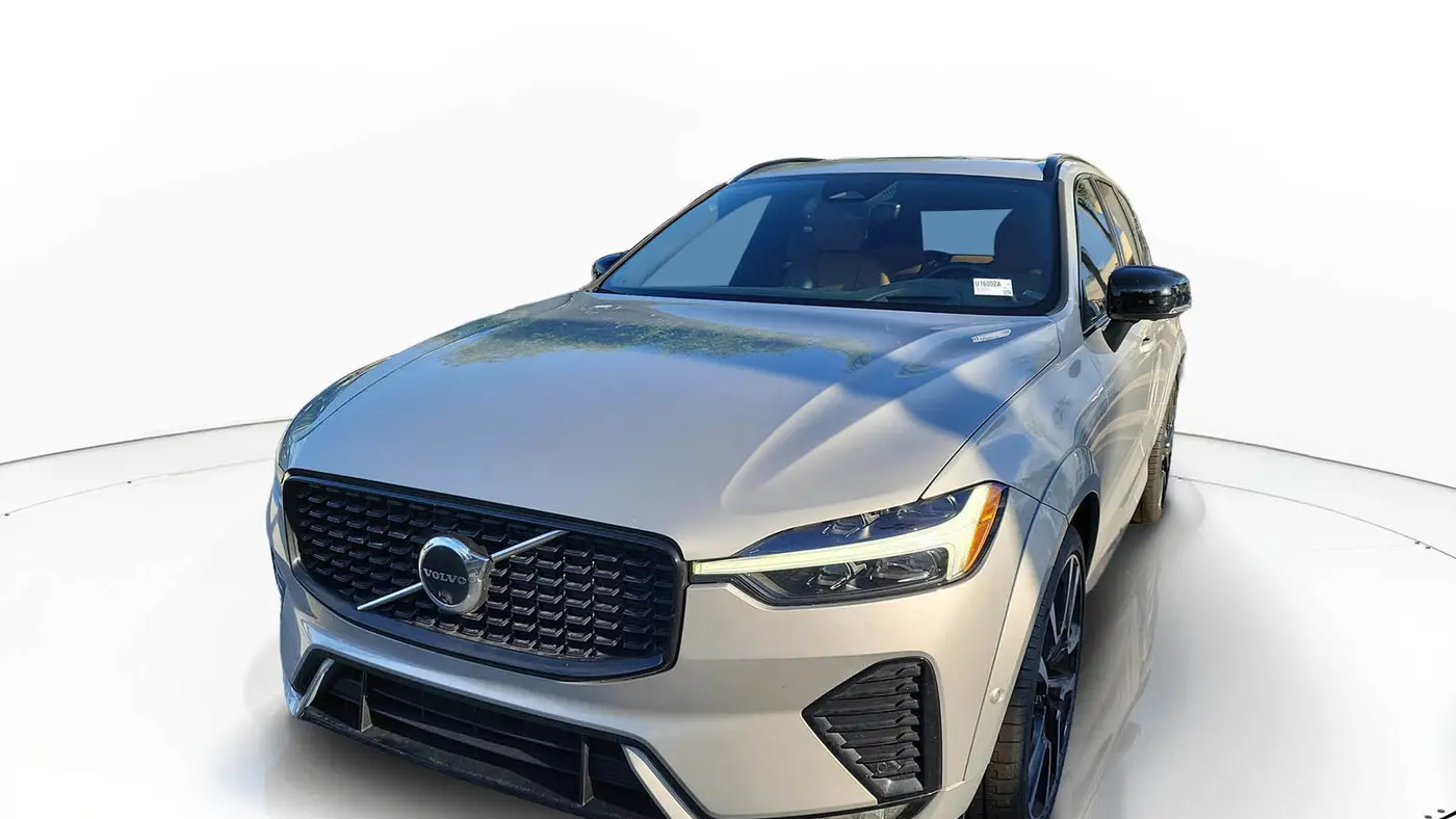 2023 Volvo XC60 B5 Ultimate Dark Theme