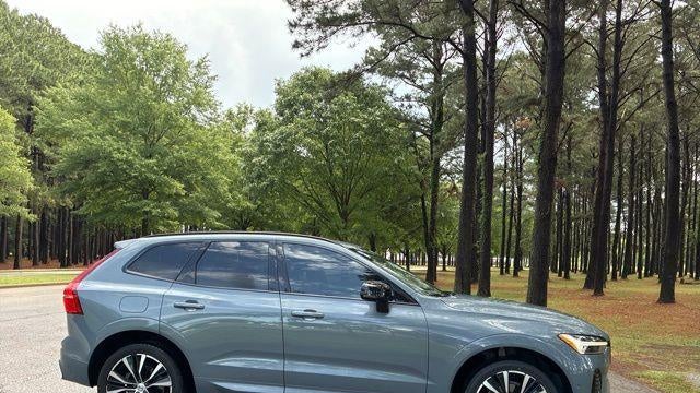 2023 Volvo XC60 B5 Plus Dark Theme