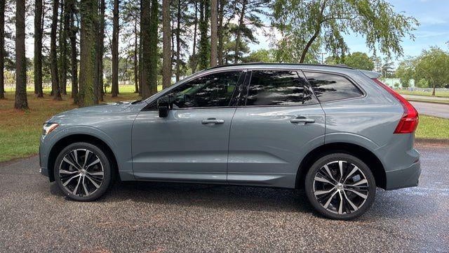 2023 Volvo XC60 B5 Plus Dark Theme