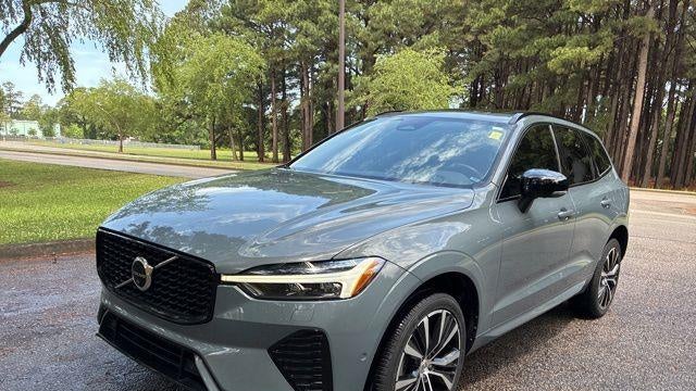 2023 Volvo XC60 B5 Plus Dark Theme