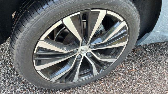 2023 Volvo XC60 B5 Plus Dark Theme