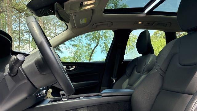 2023 Volvo XC60 B5 Plus Dark Theme