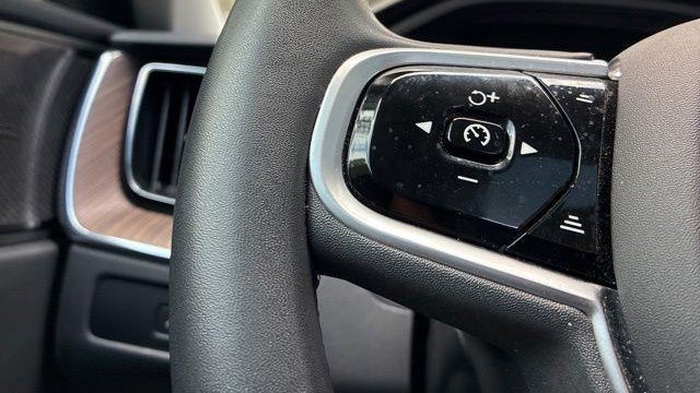 2023 Volvo XC60 B5 Plus Dark Theme