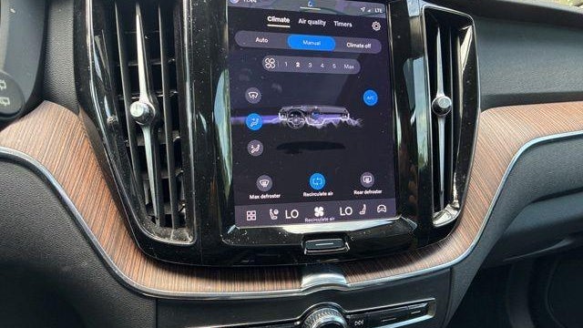 2023 Volvo XC60 B5 Plus Dark Theme