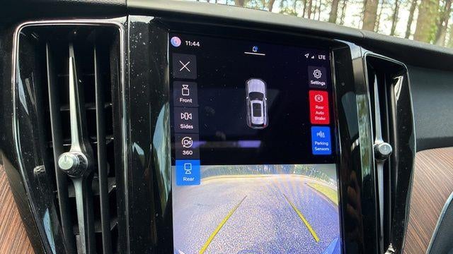 2023 Volvo XC60 B5 Plus Dark Theme