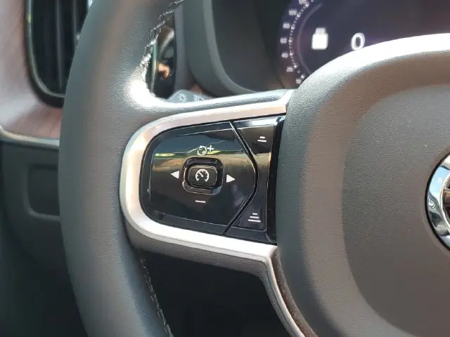 2023 Volvo XC60 - $28,688