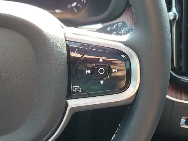 2023 Volvo XC60 - $28,688