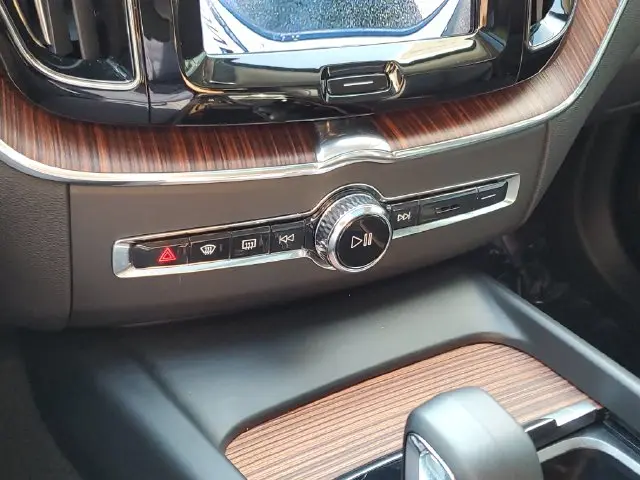 2023 Volvo XC60 - $28,688