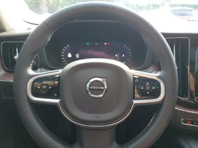 2023 Volvo XC60 - $28,688