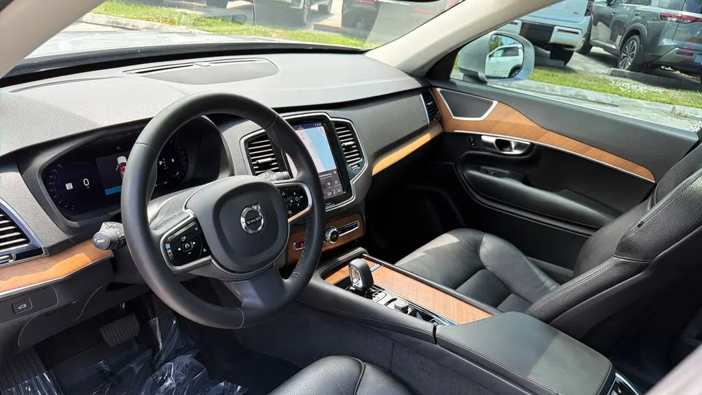2023 Volvo XC90 B5 Plus Bright Theme