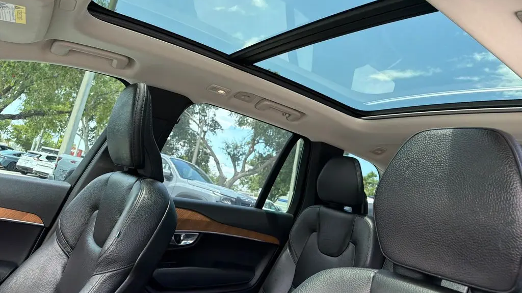 2023 Volvo XC90 B5 Plus Bright Theme