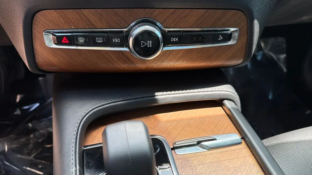 2023 Volvo XC90 B5 Plus Bright Theme