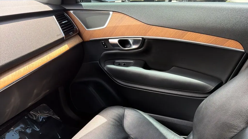 2023 Volvo XC90 B5 Plus Bright Theme