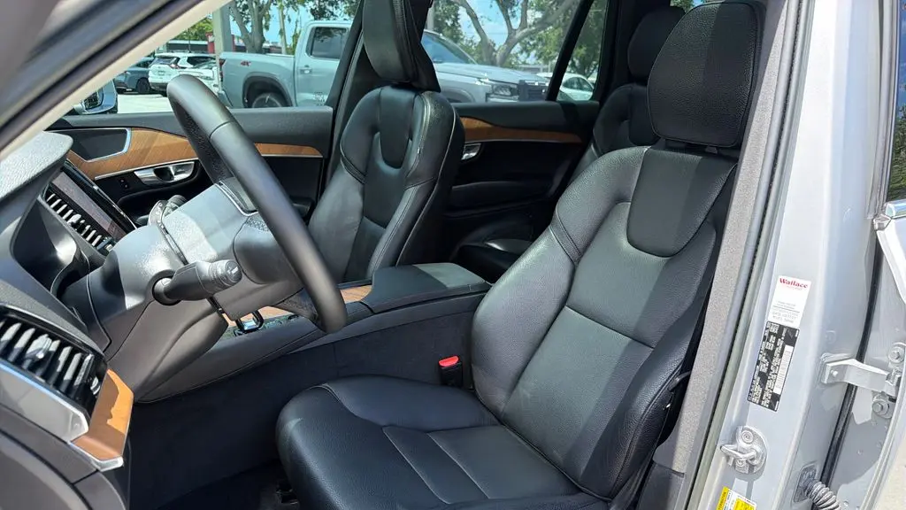 2023 Volvo XC90 B5 Plus Bright Theme
