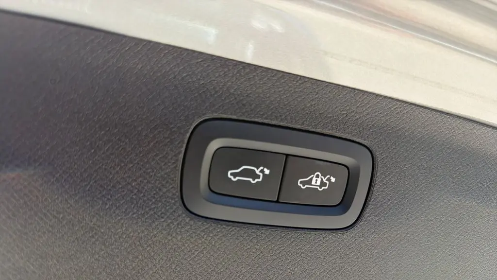 2023 Volvo XC90 B5 Plus Bright Theme