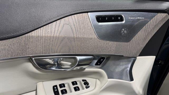 2023 Volvo XC60 B5 Ultimate Bright Theme