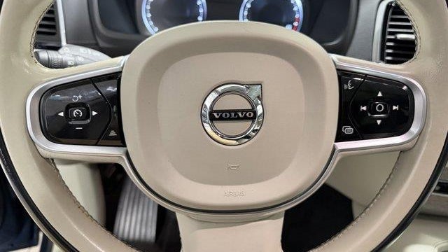 2023 Volvo XC60 B5 Ultimate Bright Theme
