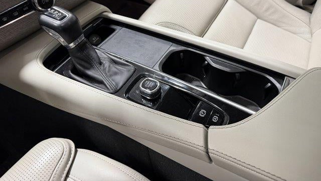 2023 Volvo XC60 B5 Ultimate Bright Theme