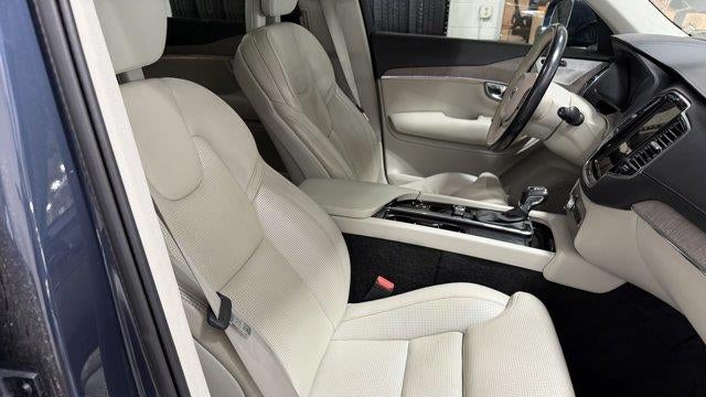 2023 Volvo XC60 B5 Ultimate Bright Theme