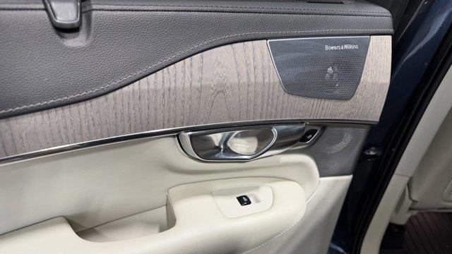 2023 Volvo XC60 B5 Ultimate Bright Theme