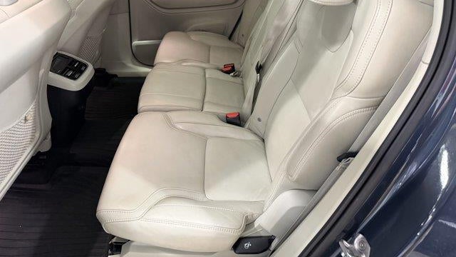 2023 Volvo XC60 B5 Ultimate Bright Theme