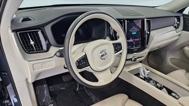 2023 Volvo XC60 B5 Ultimate Bright Theme