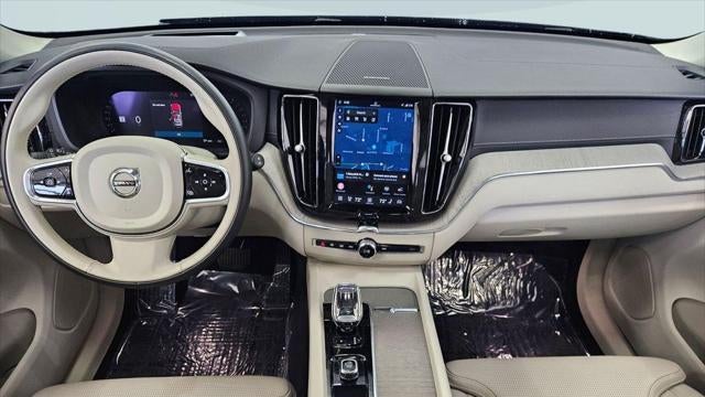 2023 Volvo XC60 B5 Ultimate Bright Theme