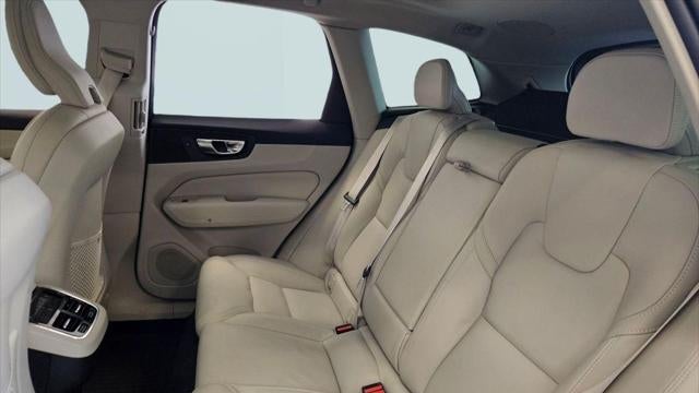 2023 Volvo XC60 B5 Ultimate Bright Theme