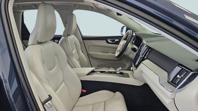 2023 Volvo XC60 B5 Ultimate Bright Theme