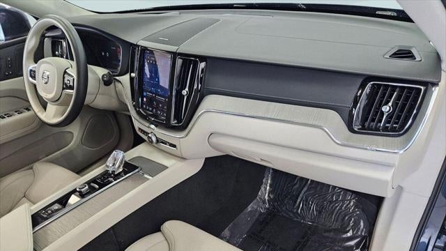 2023 Volvo XC60 B5 Ultimate Bright Theme