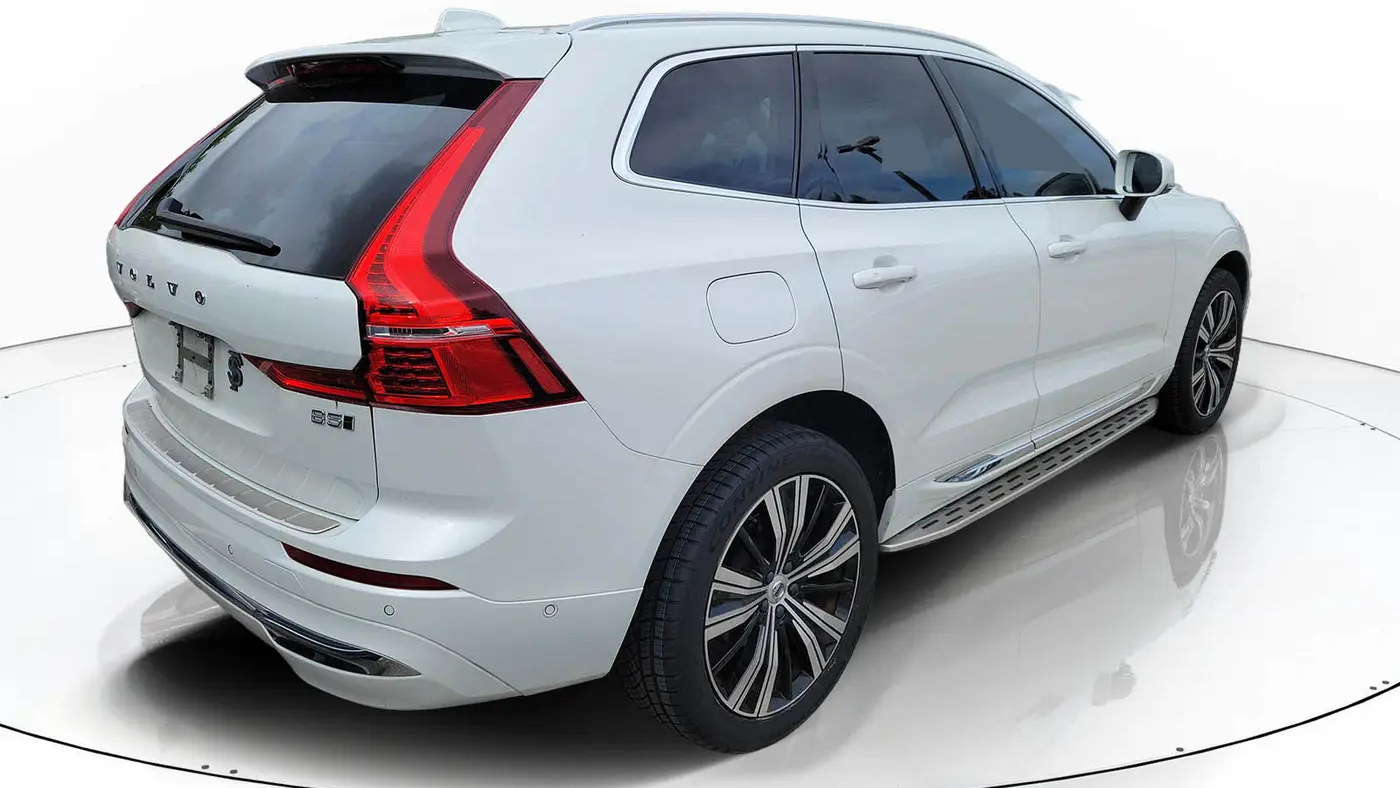 2023 Volvo XC60 B5 Plus Bright Theme