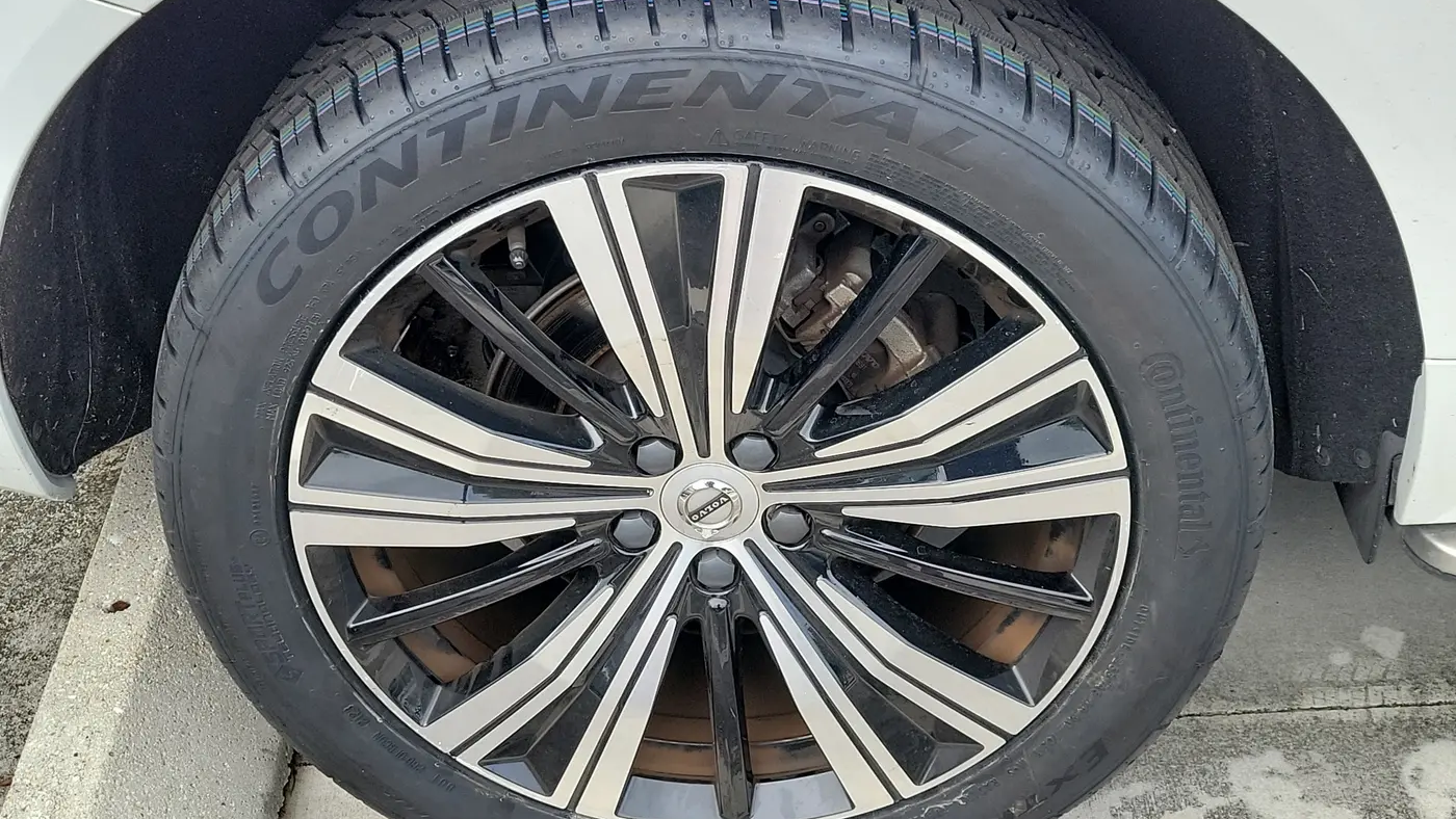 2023 Volvo XC60 B5 Plus Bright Theme